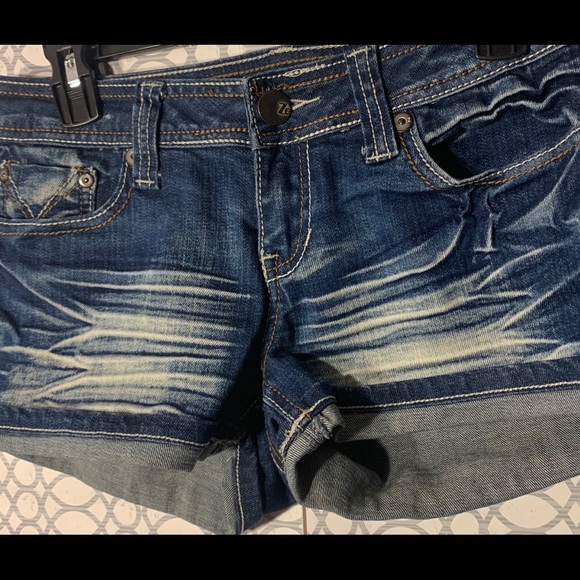 Shorts - Picture 2 of 5